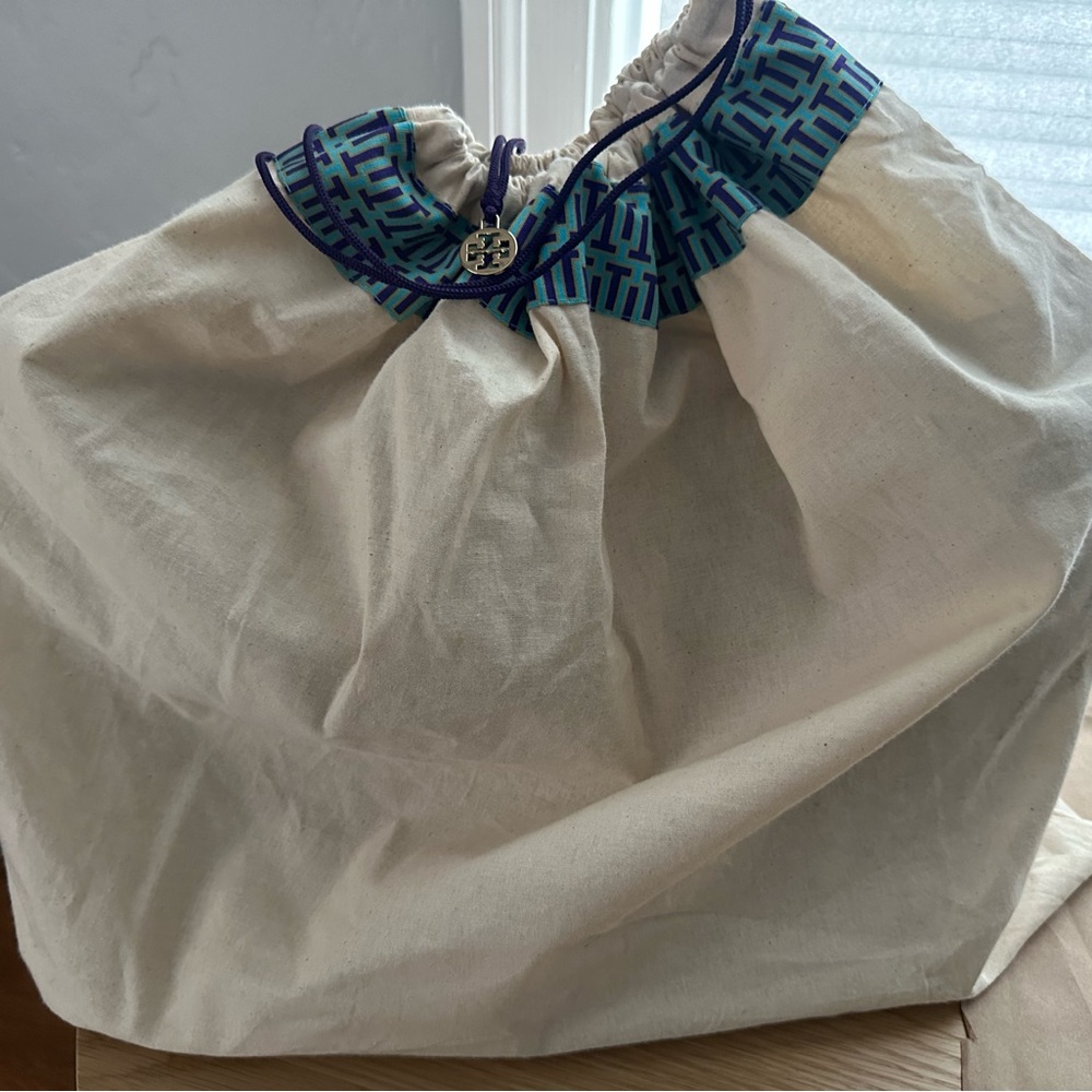 Tory Burch Robinson Saffiano Burgundy large tote - Picture 10 of 14